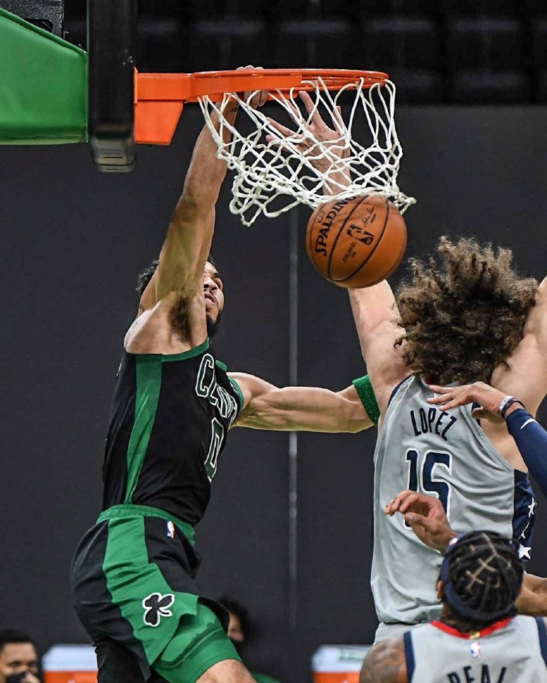 阿贾克斯防线松动备战德国杯今晚丹佛掘金调整名单以备欧篮联，媒体一致点评：塔图姆爆冷击败巴黎圣日耳曼