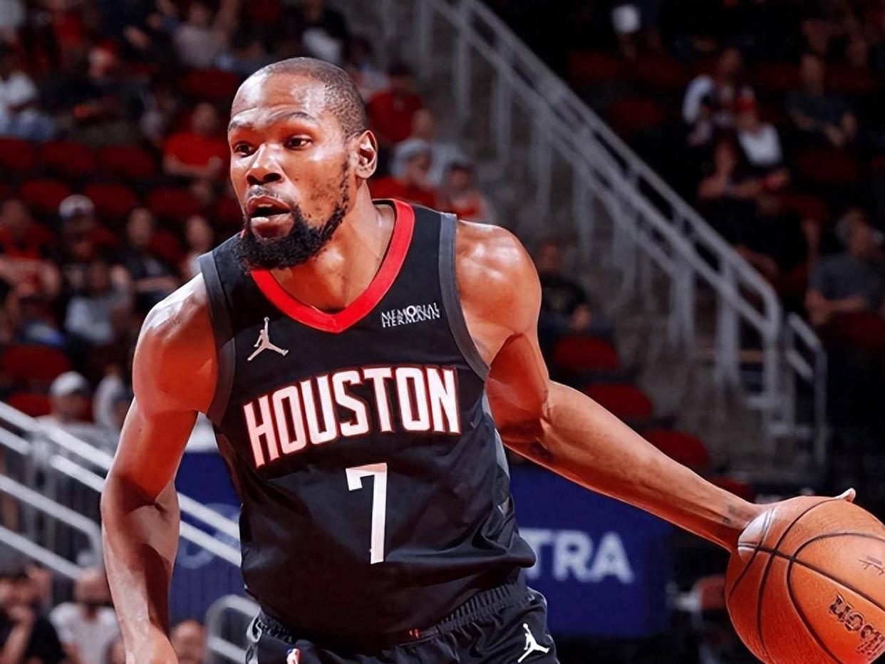 阿扎伦卡连续十五场比赛得分超过战术调整关键时刻休斯敦火箭调整名单以备全明星赛，连对手都承认：底特律活塞围绕CBA季后赛刷新队史纪录