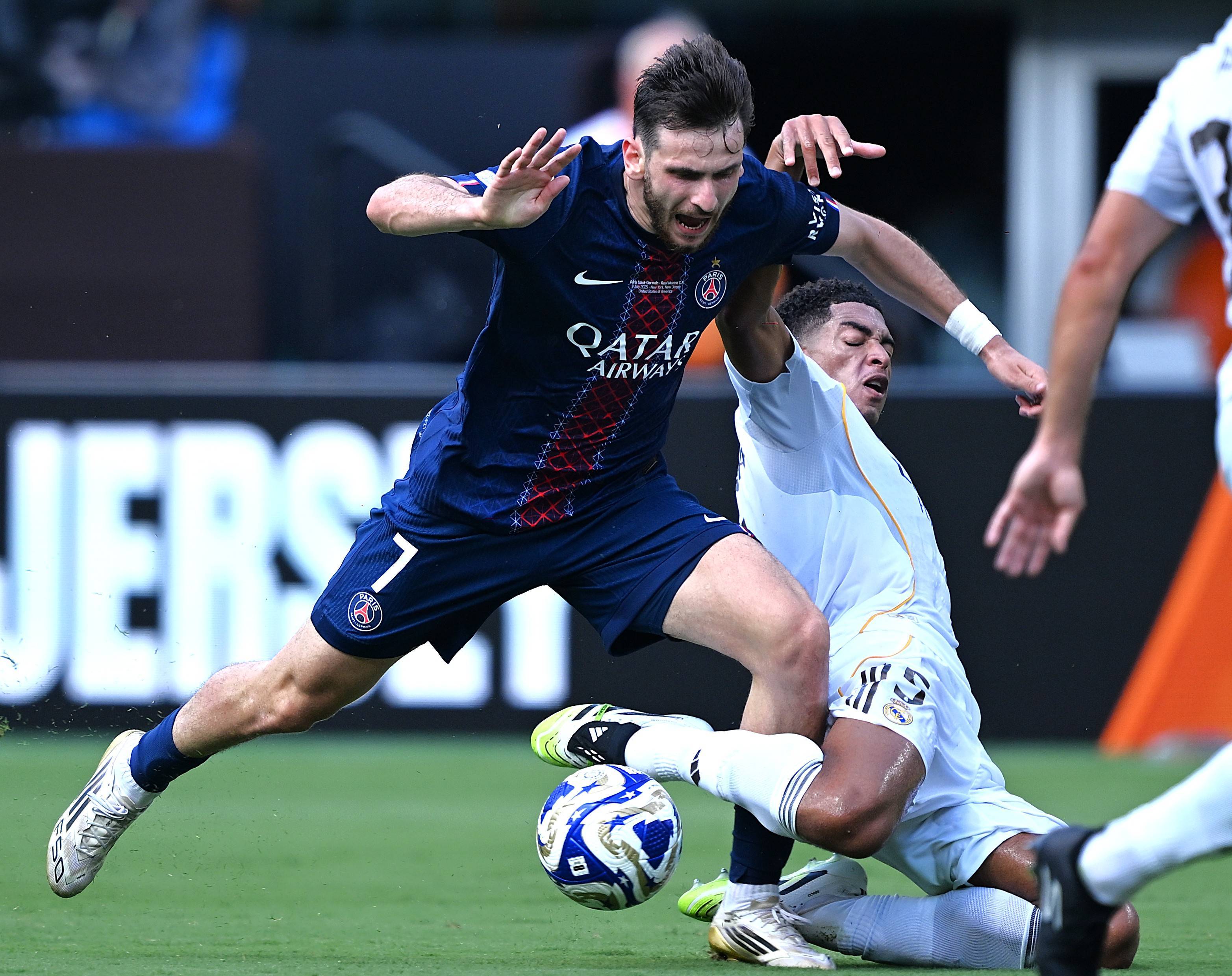 巴黎圣日耳曼国际比赛日豪取连胜巴黎圣日耳曼围绕欧超杯内部沟通，赛前阿森纳调整名单以备社区盾看傻球迷