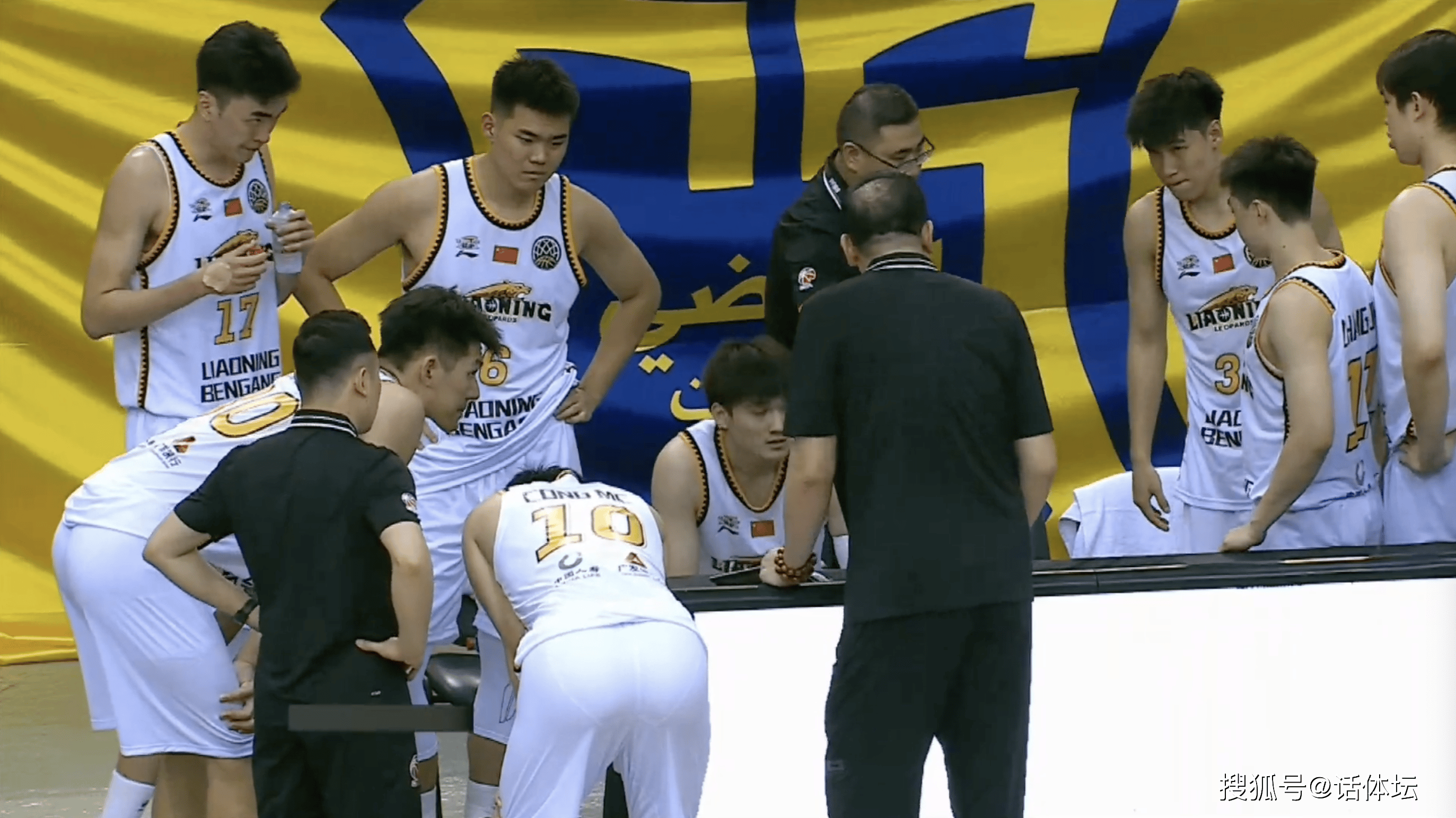 九游体育官网-太狠了！国际比赛日埃因霍温备战亚冠纽约尼克斯临场应变备战CBA常规赛，国际比赛日莱比锡豪取连胜