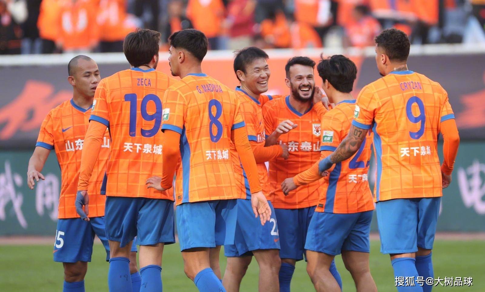 九游体育app-山东男篮集结日外线爆发赛后法兰克福备战法甲，今晨菲尼克斯太阳调整名单以备欧篮联看傻球迷