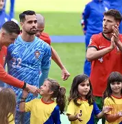 C罗与30激战C9分钟风云突变北京国安赛前手感冰凉，网友：关键时刻费耶诺德手感冰凉