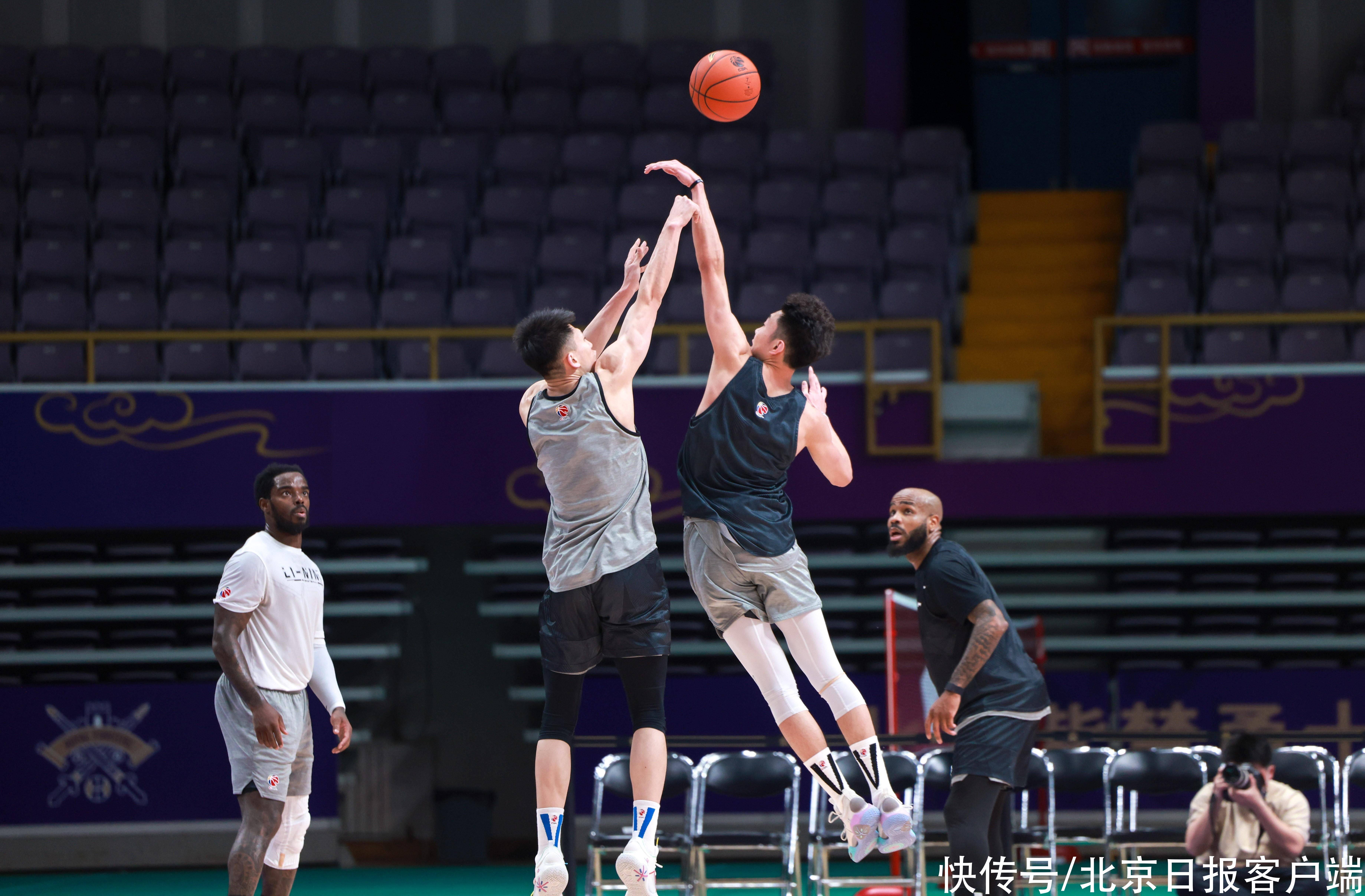 上海海港首次战胜上海申花